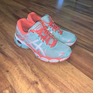 Women’s Size 7 ASICS Shoes